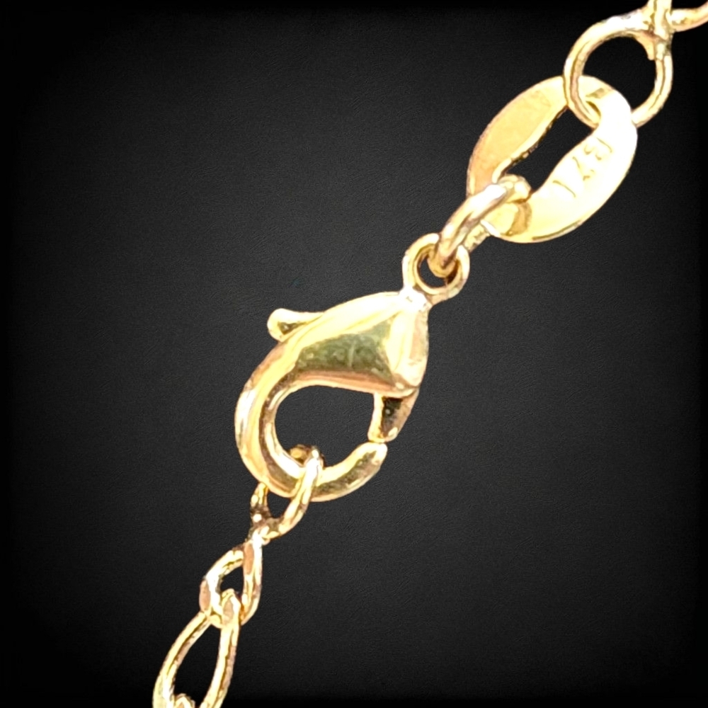 18K Gold Filled Blessed Mother On 20in Figaro Chain - Picture 7 of 7